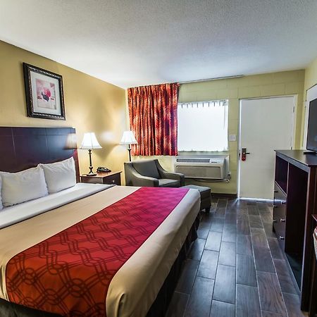 Econo Lodge Cocoa Beach - Near The Port Exteriör bild