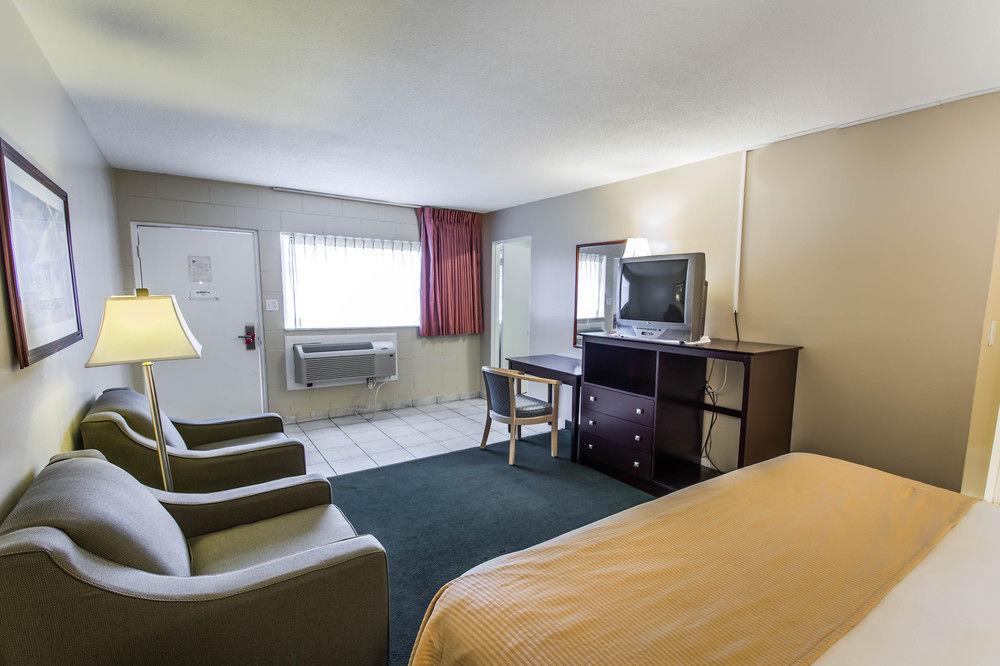 Econo Lodge Cocoa Beach - Near The Port Exteriör bild