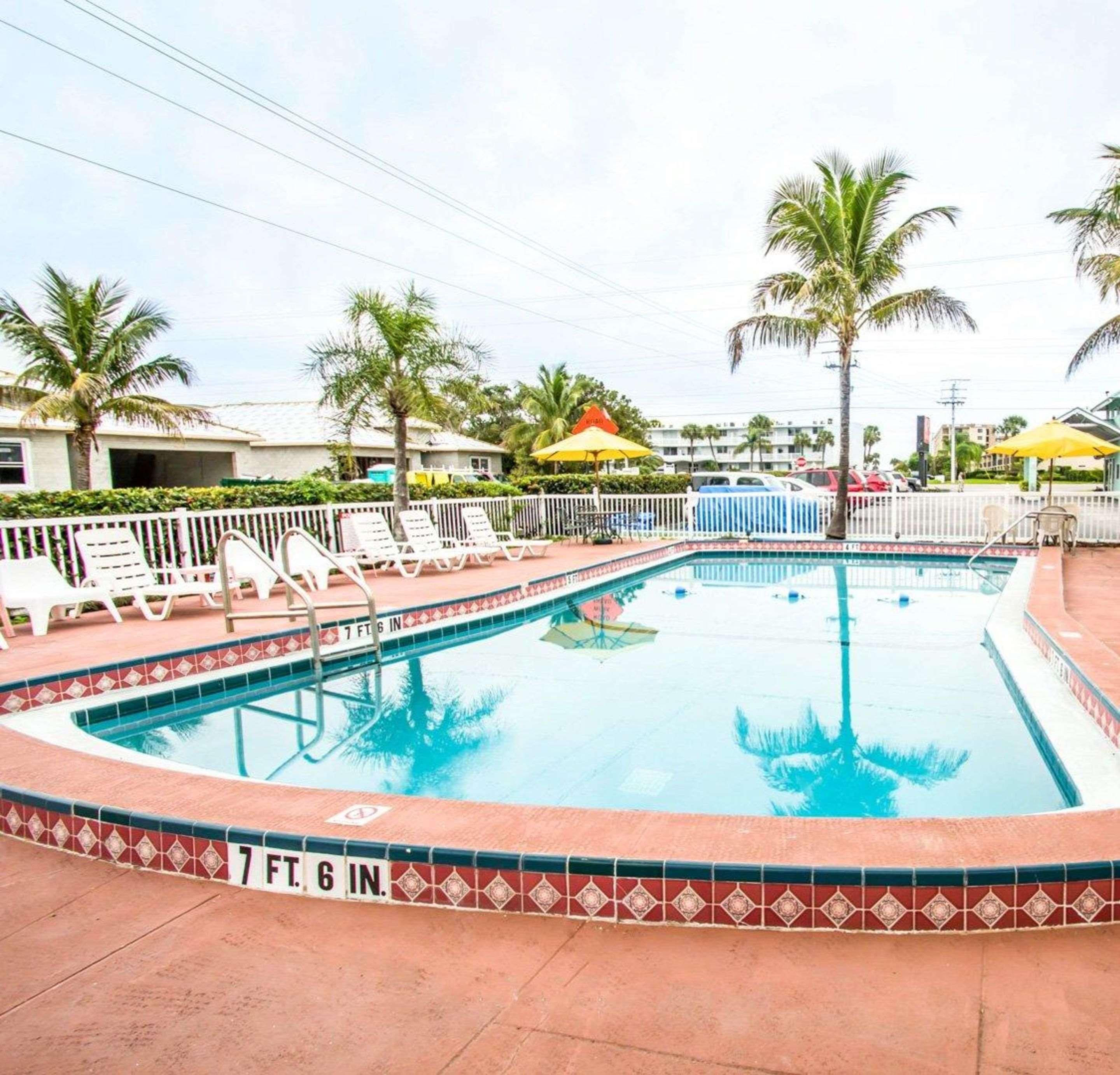 Econo Lodge Cocoa Beach - Near The Port Exteriör bild