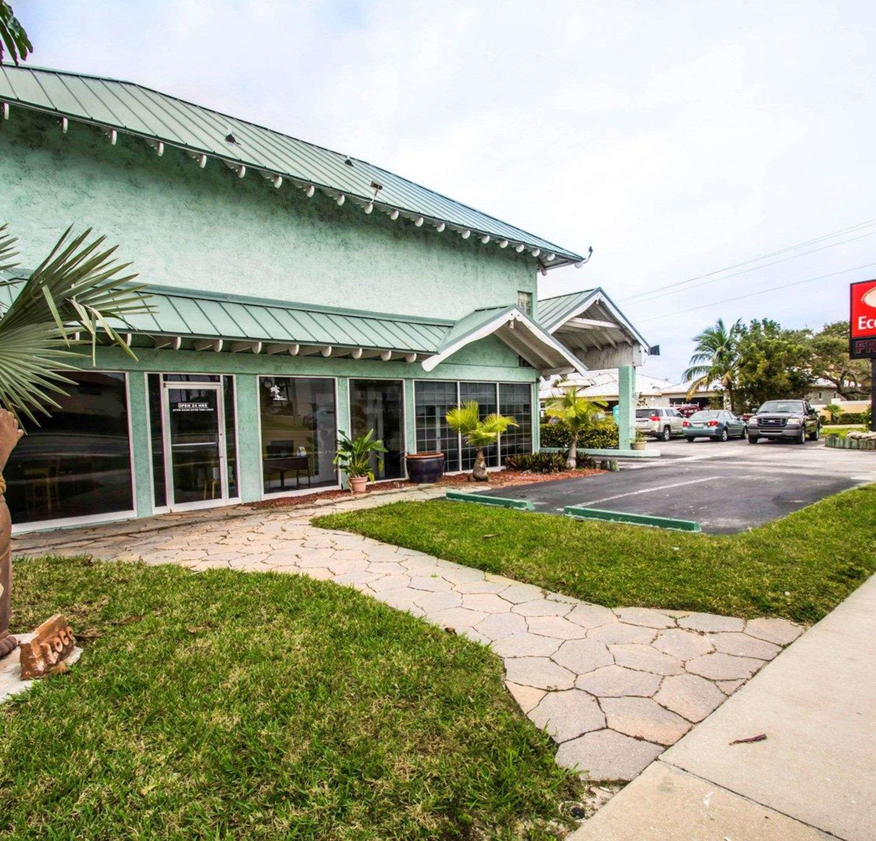 Econo Lodge Cocoa Beach - Near The Port Exteriör bild