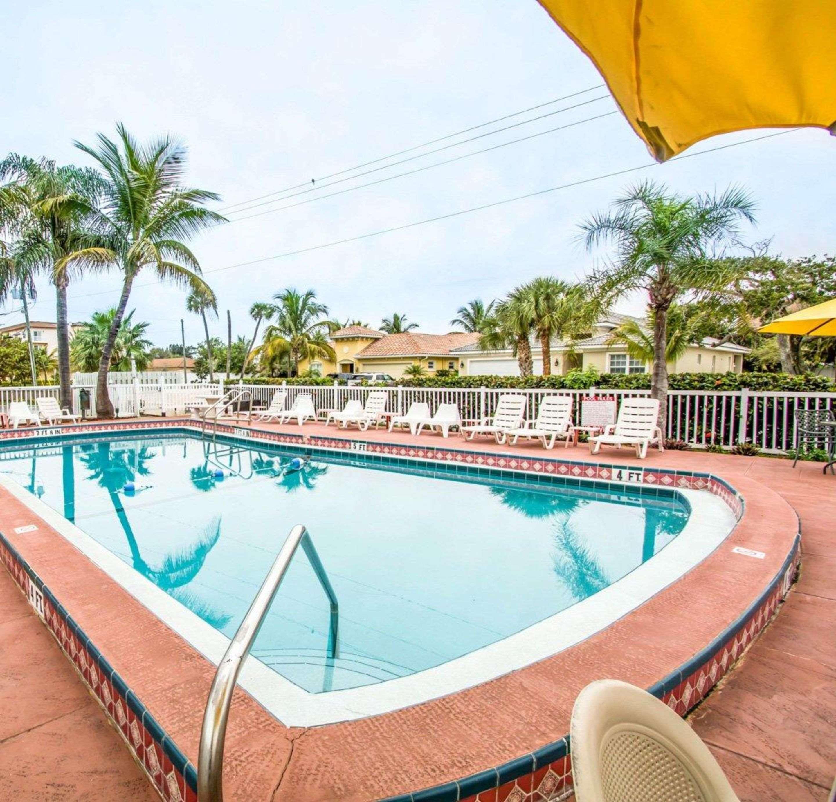 Econo Lodge Cocoa Beach - Near The Port Exteriör bild