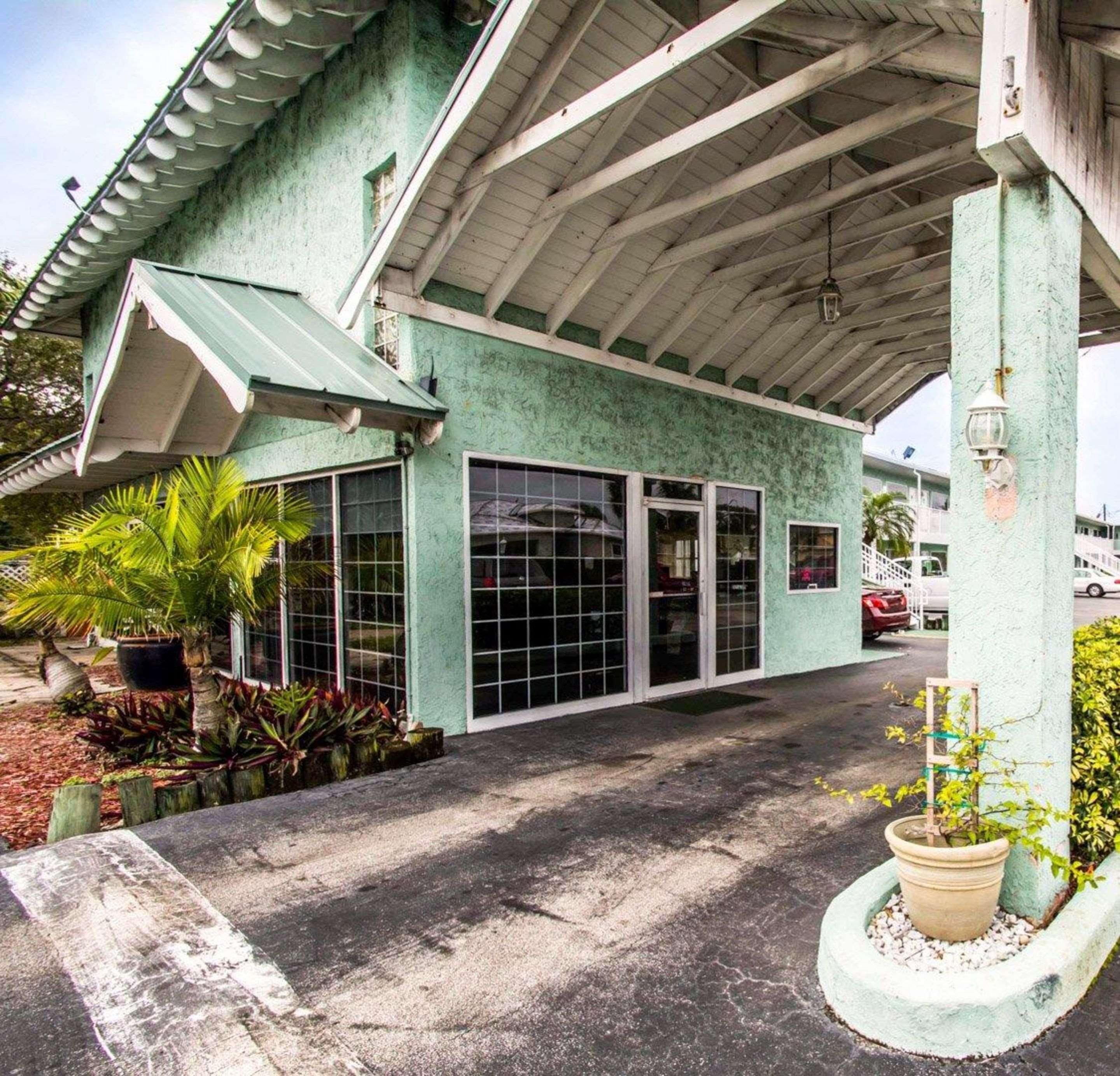 Econo Lodge Cocoa Beach - Near The Port Exteriör bild