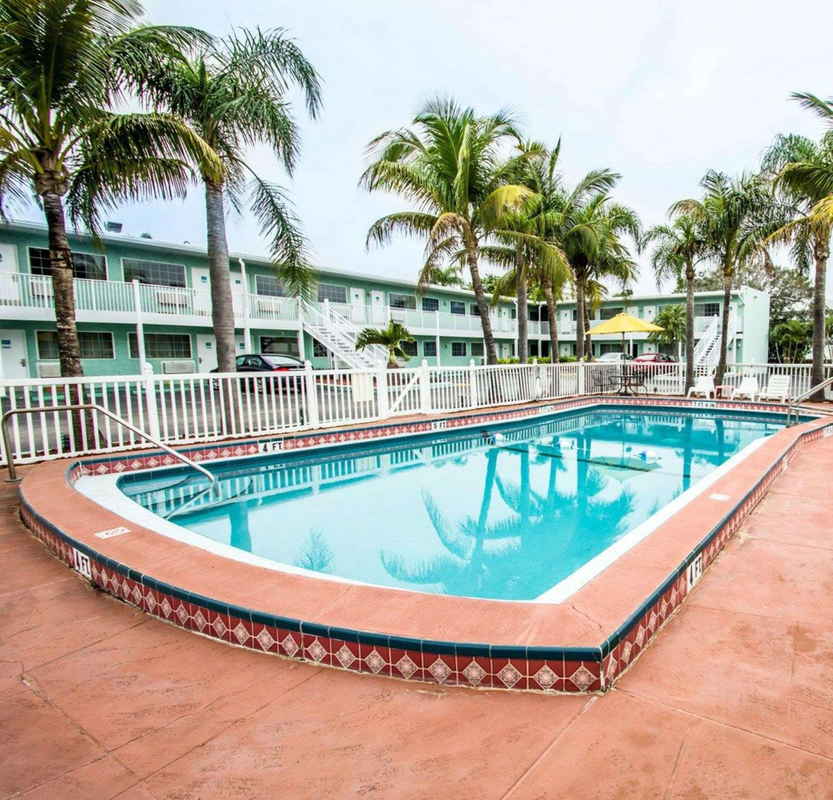 Econo Lodge Cocoa Beach - Near The Port Exteriör bild