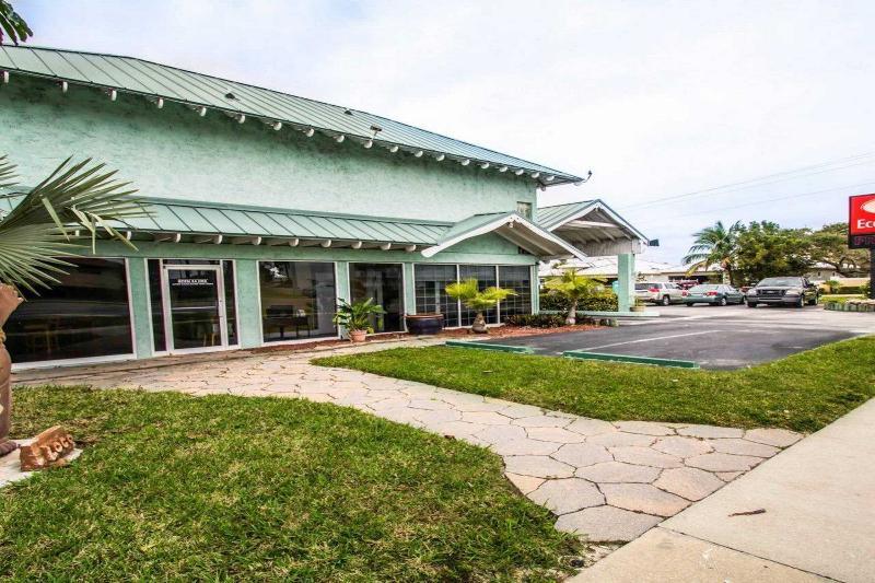 Econo Lodge Cocoa Beach - Near The Port Exteriör bild