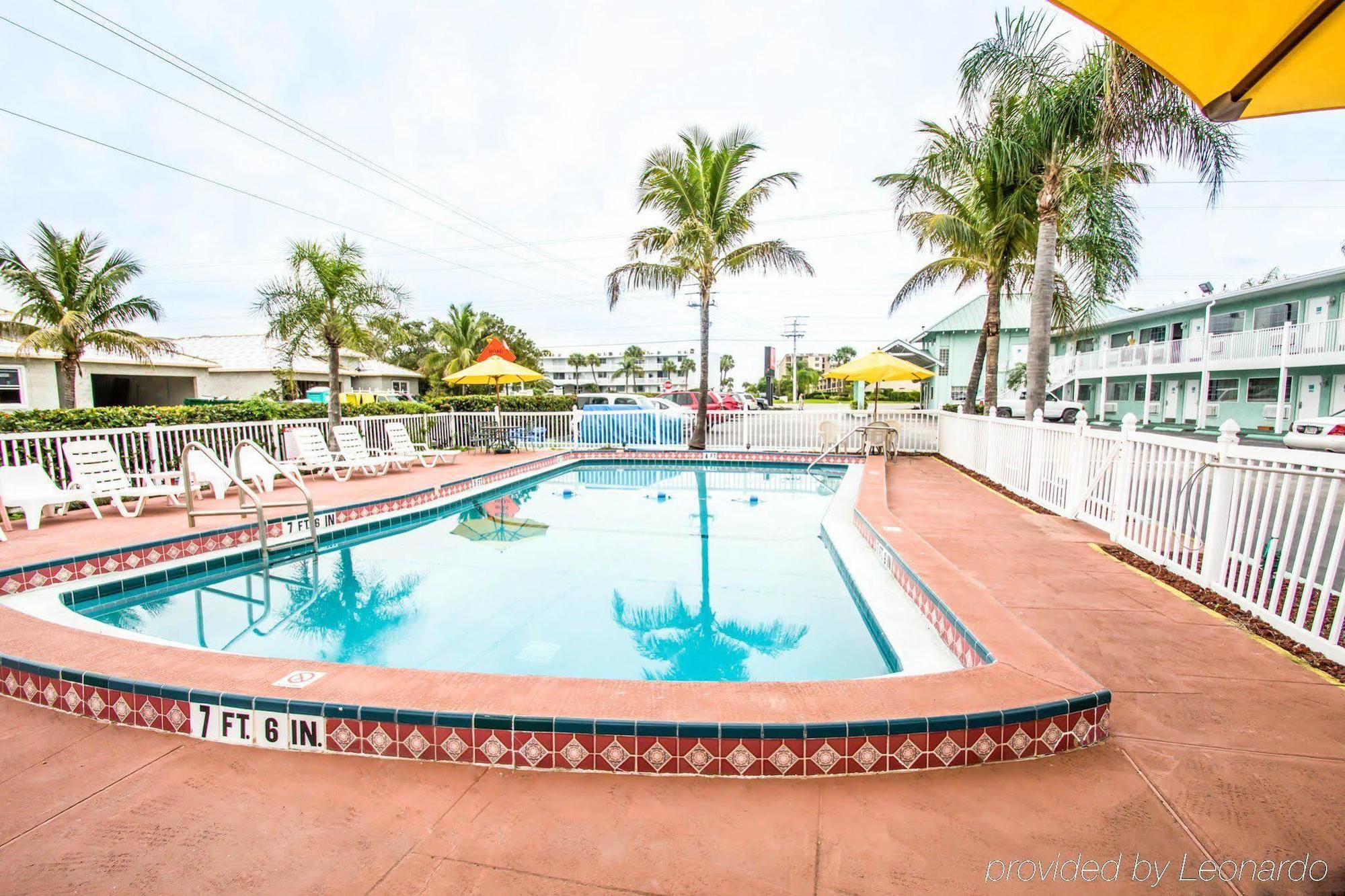 Econo Lodge Cocoa Beach - Near The Port Exteriör bild